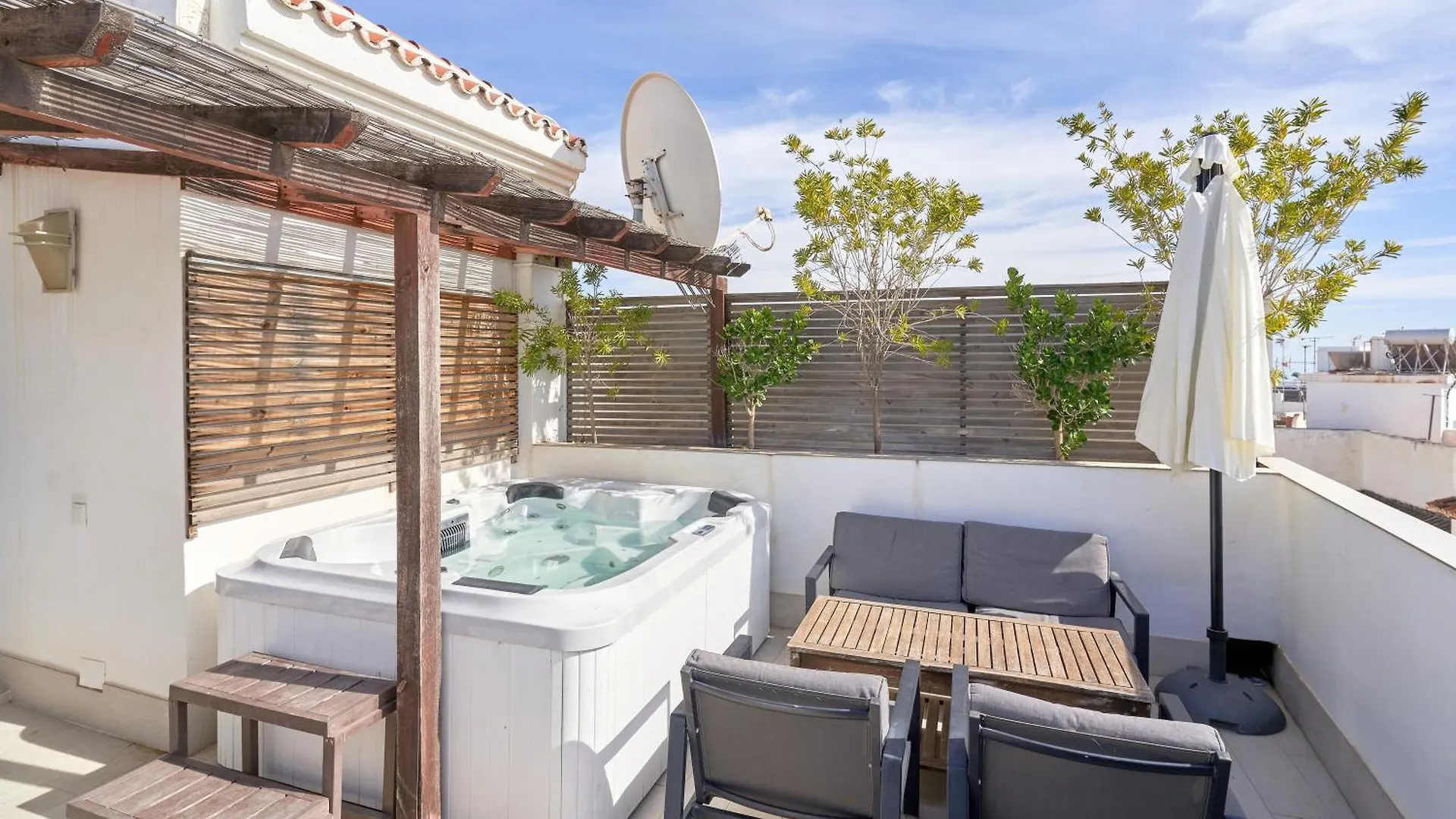 Luxury Penthouse Apartment Nerja 0*,